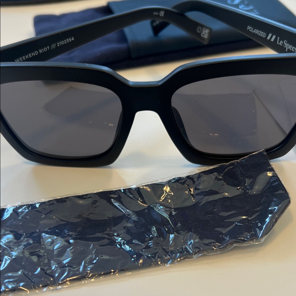 Le Specs Black Polarized Sunglasses Weekend Riot Style